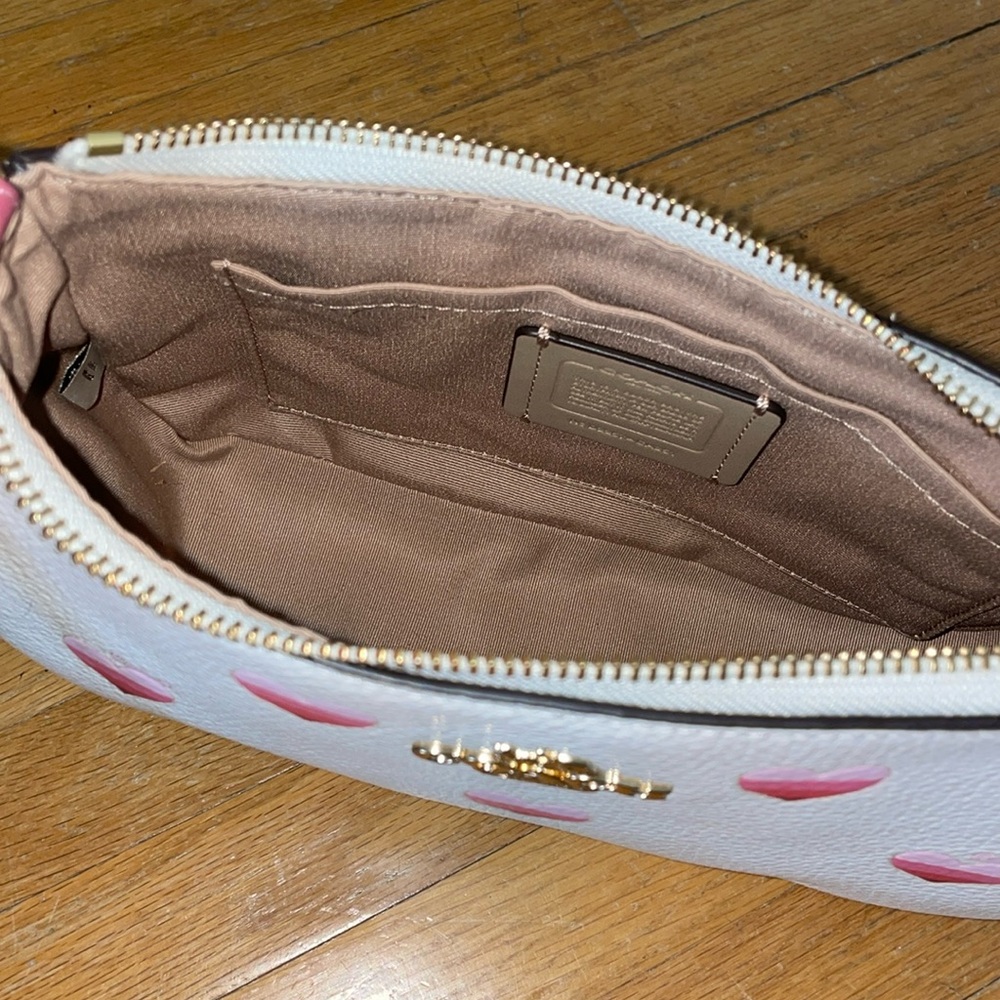 Coach Teri Crossbody Heart Design Leather Bag - Picture 4 of 8